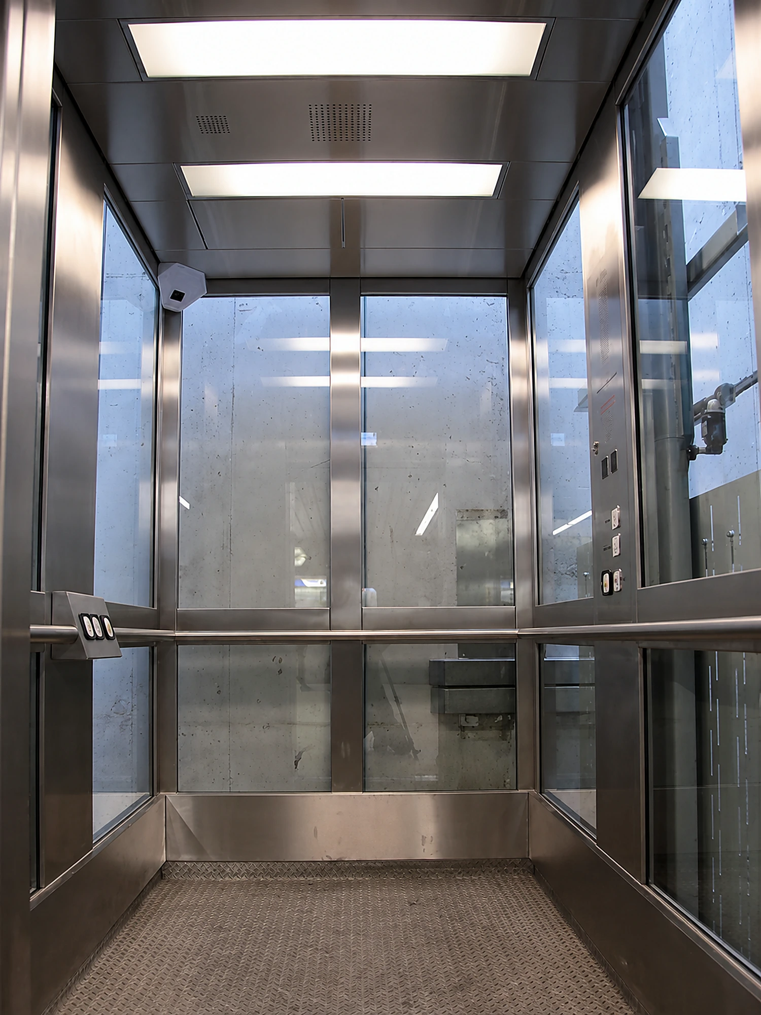 Hochwertig gestaltete Aufzugkabine von RITSCHEL