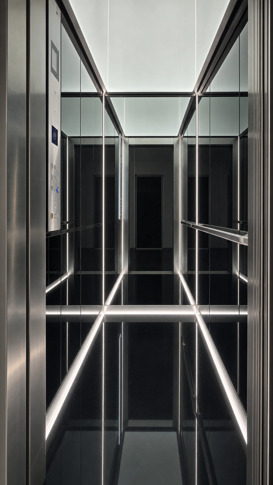 Aufzugskabine mit Schwarzglas, Spiegeln und Lichtlinien